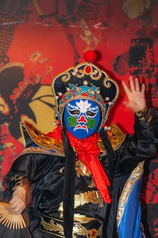 M0616008 - Mask Changing Show