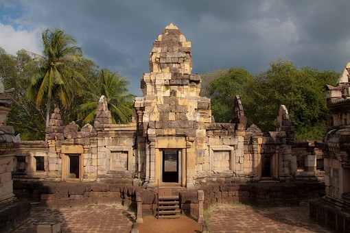 L1030490 - Prasat Sadok Kok Tho