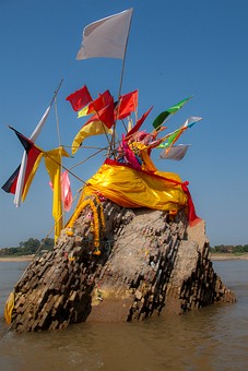 N0216098 - Phra That Klang Nam