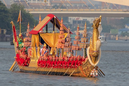 T1021232 - Royal Barge Rehearsa