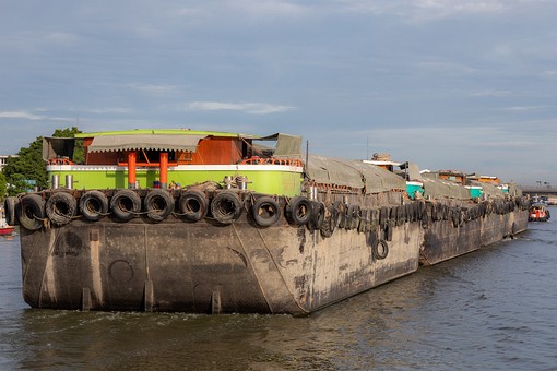 U0705025 - Barges And Tug Boats